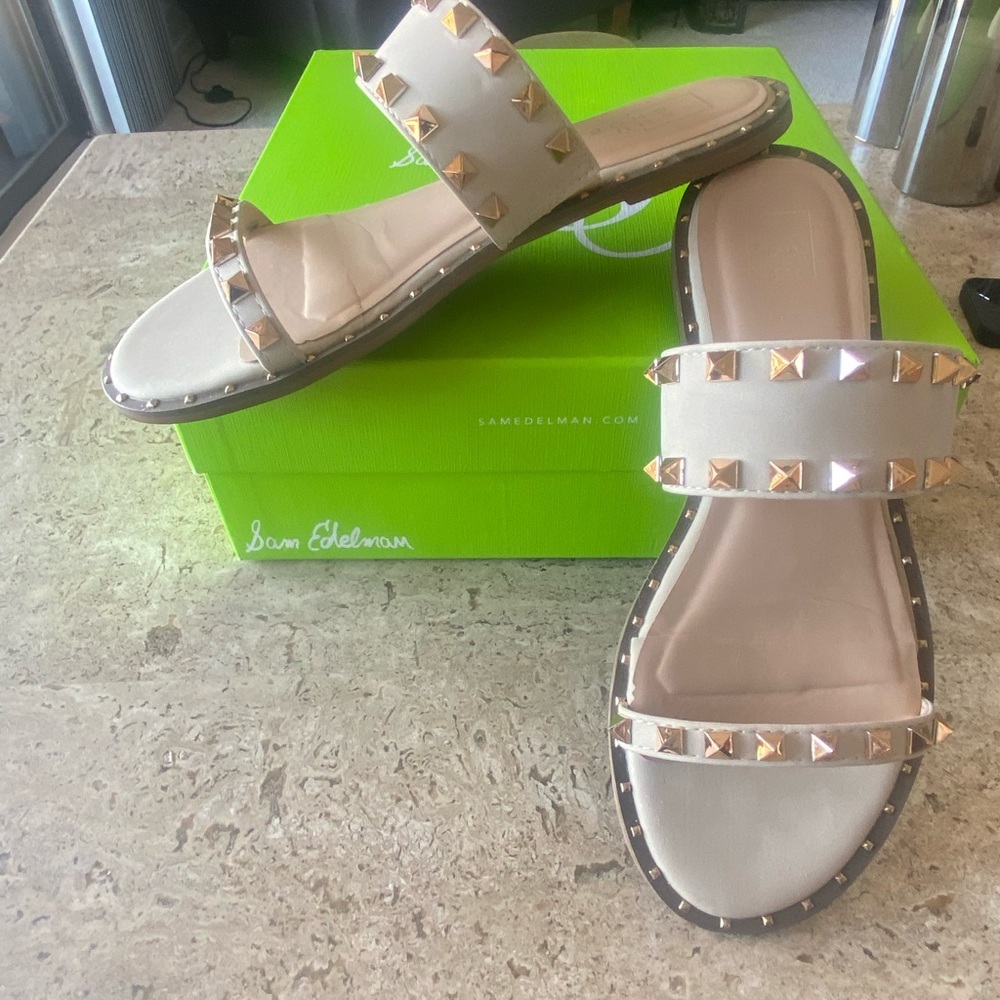 Women’s ShuShop, flat Beige Sandal w/rose gold studs, sz 8.5-GREAT cond.